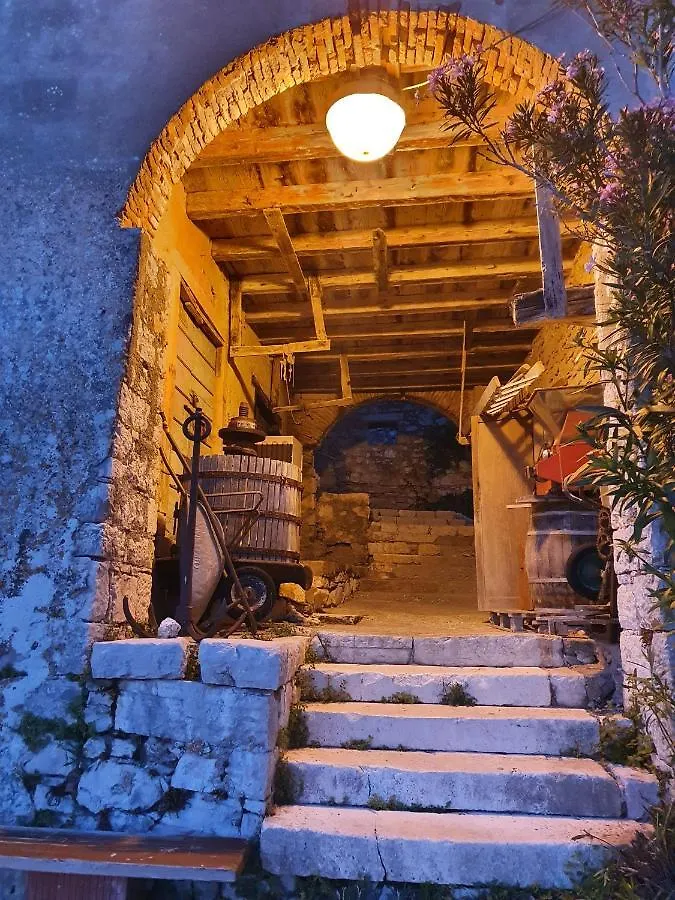 Haus Linden Insel Osljak Bei Zadar In Kroatien Preko Croatia